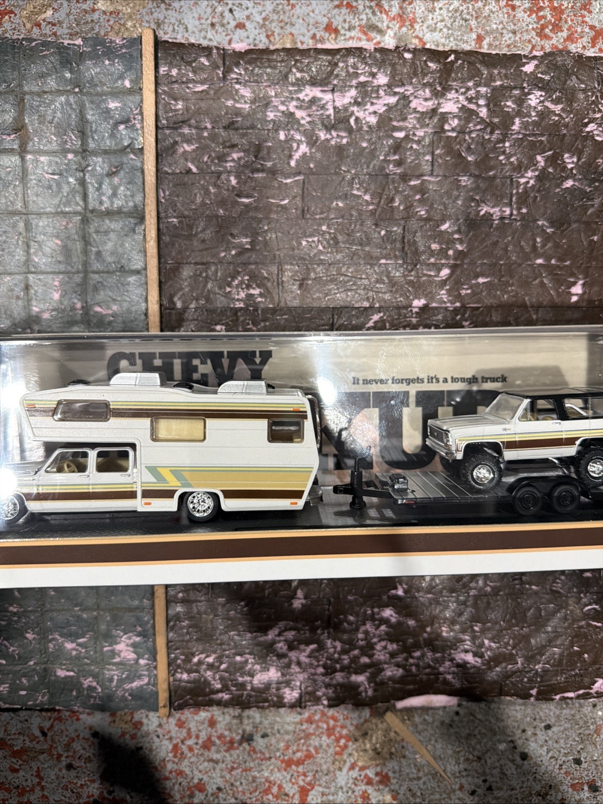 M2 MACHINES HAULER 1974 CHEVROLET CHEYENNE SUPER 30 CAMPER & 1974 K5 BLAZER