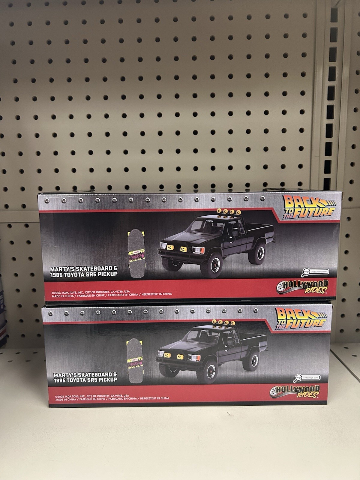 NEW Jada Back to the Future 1985 Toyota SR5 Pickup 1:24 w/ Marty Skateboard