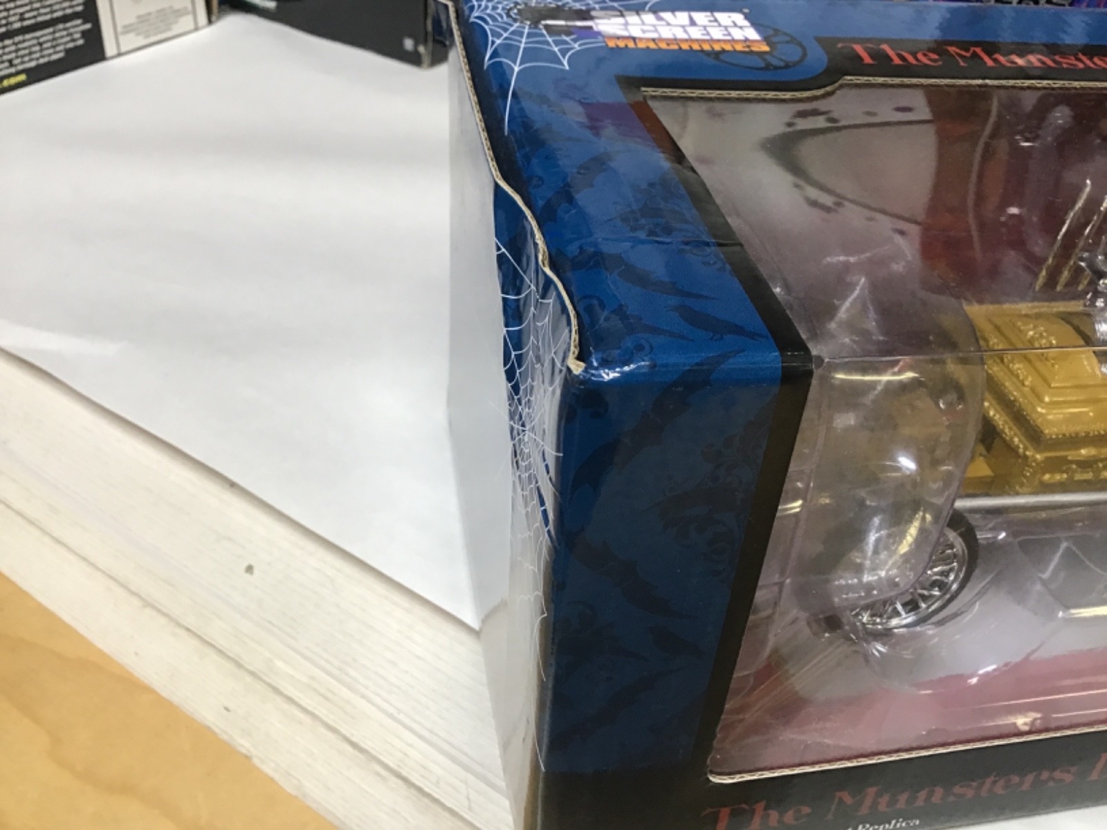 DRAGULA THE MUNSTERS TV SERIES COFFIN CAR AUTO WORLD 1/18 #AWSS137 BARRIS MIB