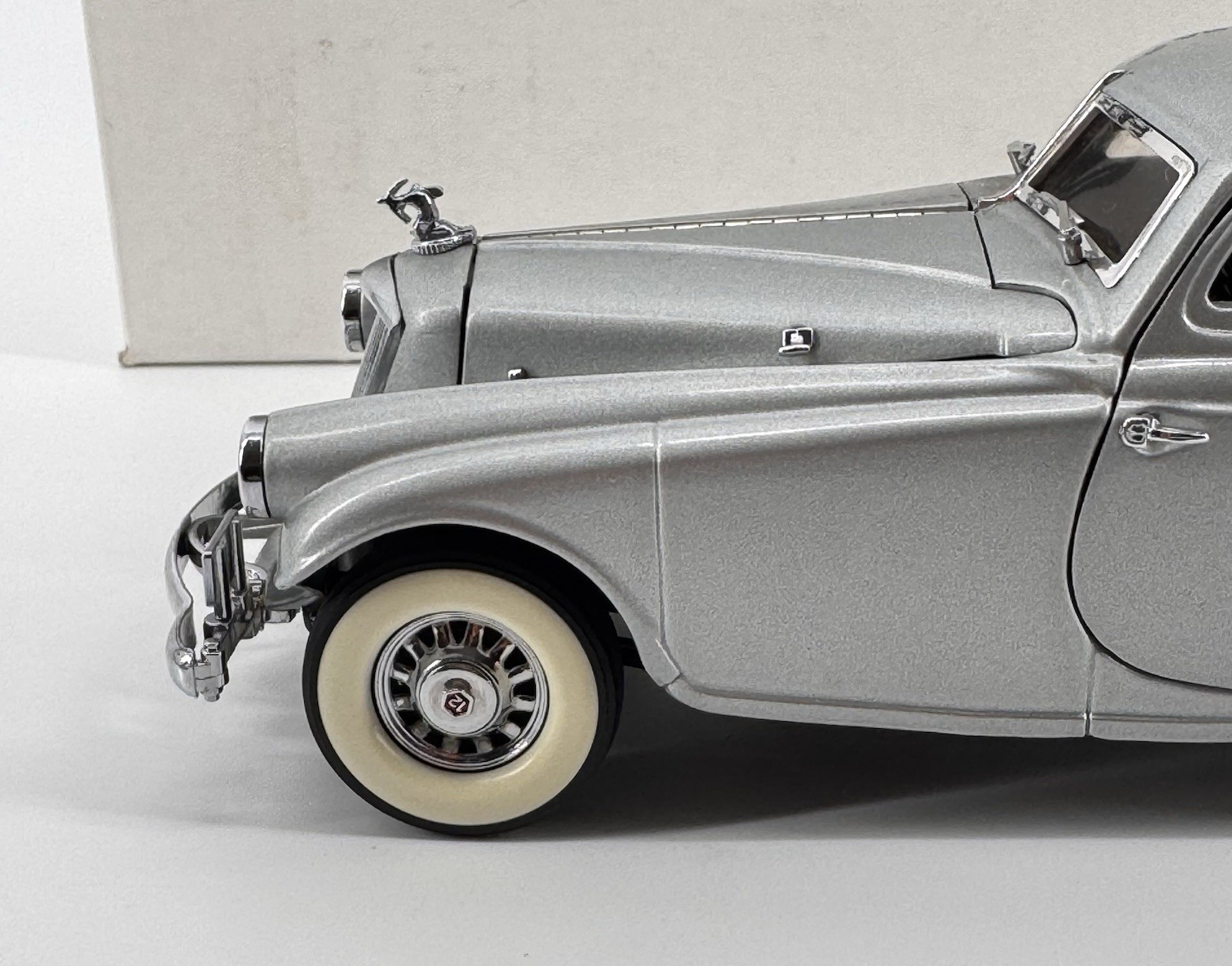 Danbury Mint 1933 Pierce Silver Arrow 1:24 Scale Diecast Metal Luxury Model Car