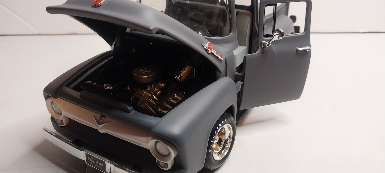 ERTL 1:18 1956 Gray Ford F100 Pickup Truck.