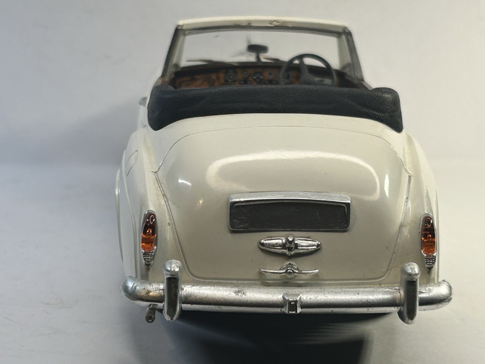 Solido 1961 Rolls Royce Silver Cloud ll White 1:20 Die Cast #3006 (1988)