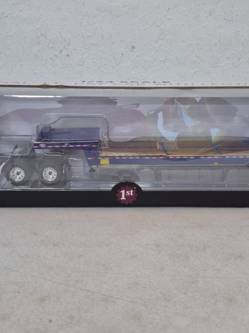 First Gear 4156 International LT w/Ledwell Hydratail Trailer 1/34 Die-cast MIB