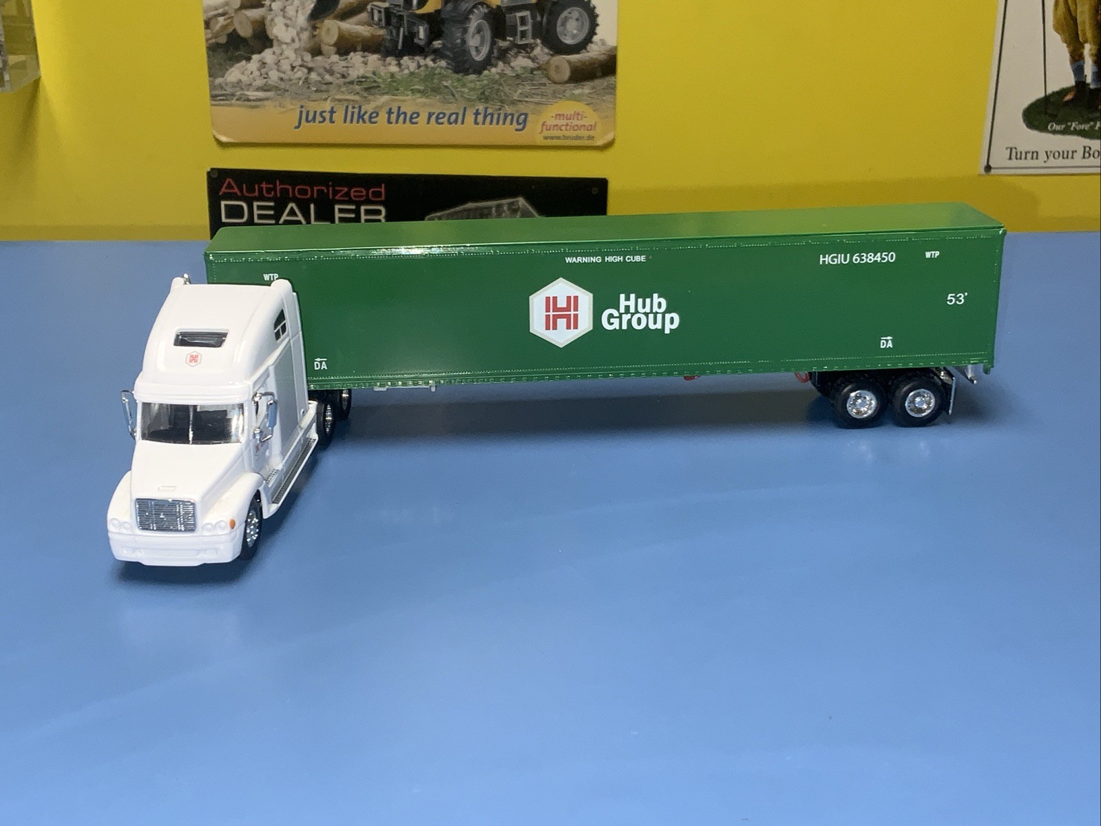 Liberty Classics Freightliner Century Class Hub Group Tractor Trailer 1:64