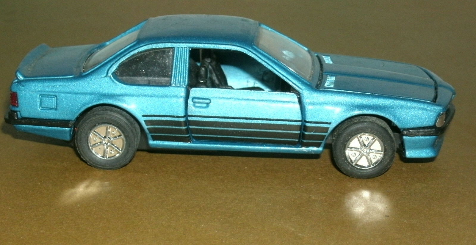 1/41 Scale BMW 635 CSi E24 (6-Series) Diecast Car (4.75″) Sunnyside Toys SS-907