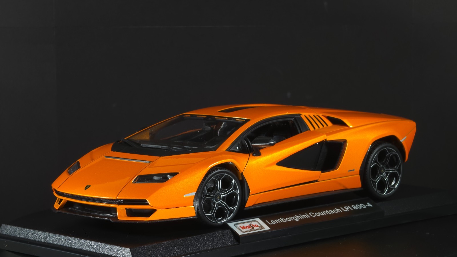 Lamborghini Countach LPI 800-4 1:18 Maisto Exclusive Style Special Edition
