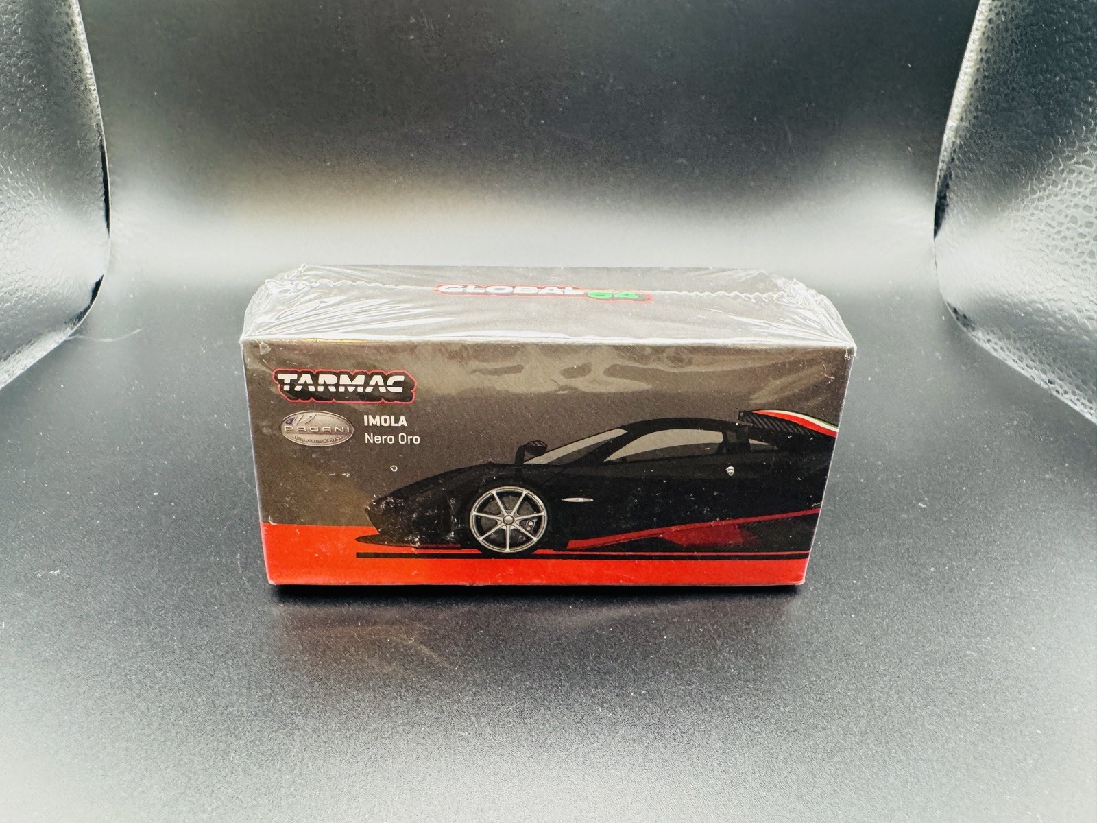 Tarmac Works 1/64 GLOBAL64 Nero Oro Pagani Imola Scale Diecast Car