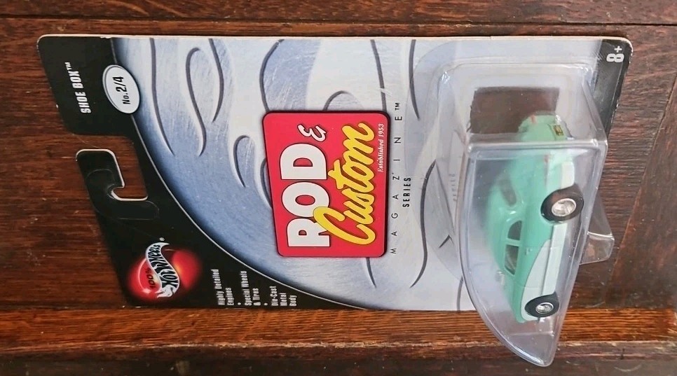 Hot Wheels Magazine Series ” HOT ROD” & “ROD and CUSTOM” (#256)