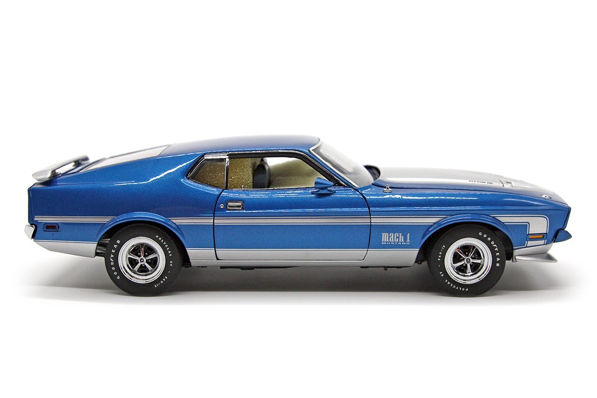 1971 Ford Mustang Mach 1 (1:24) Bright Blue Metallic Diecast (Unsealed), by DM