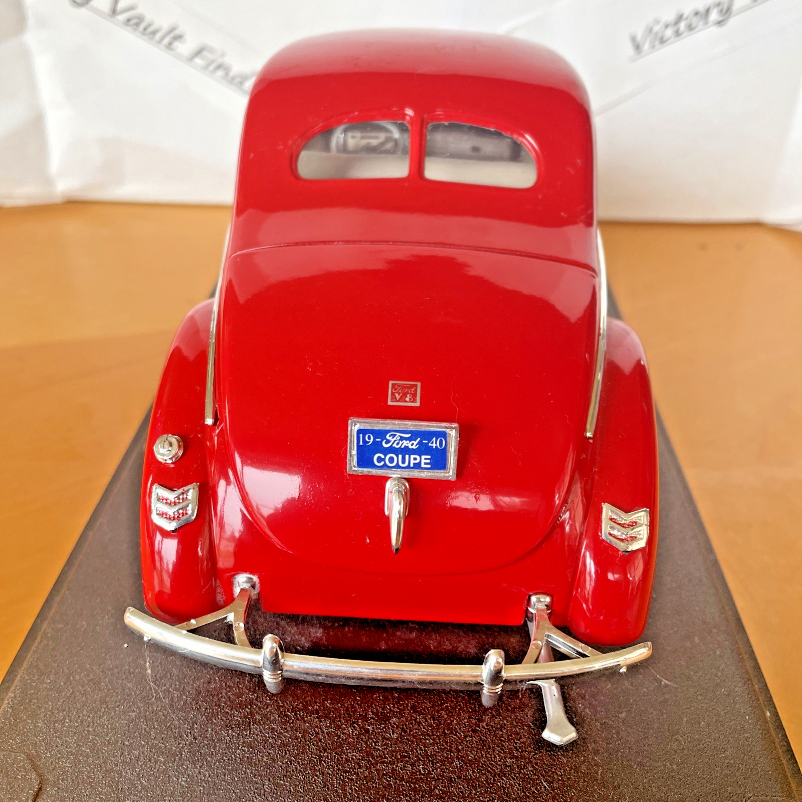 MotorMax American Classics 1940 Ford Deluxe Coupe Red 1:18 Diecast Car 73108