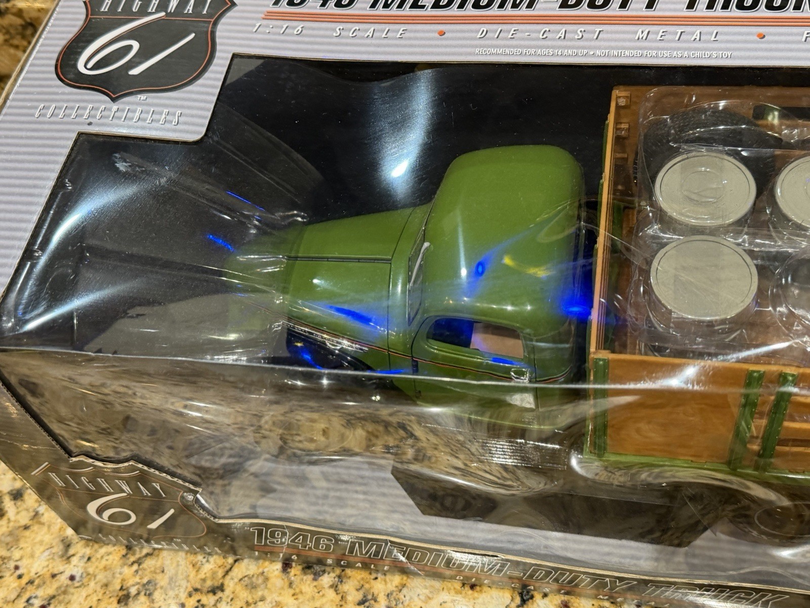 Highway 61-1946 GMC Chevrolet Medium-Duty Diecast Truck 1/16 Scale w/3Barrels