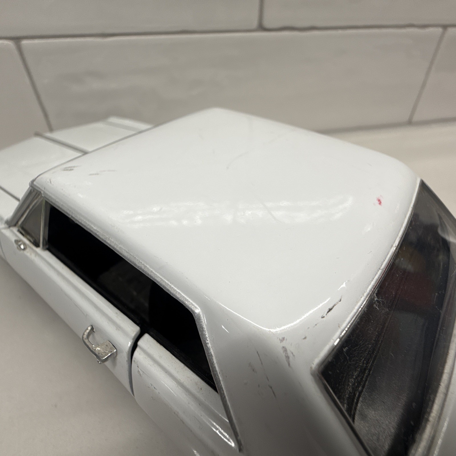 Saico White 1965 Chevy Chevell SS 396 Z-16 1:24 Scale Diecast Model – Ships Fast