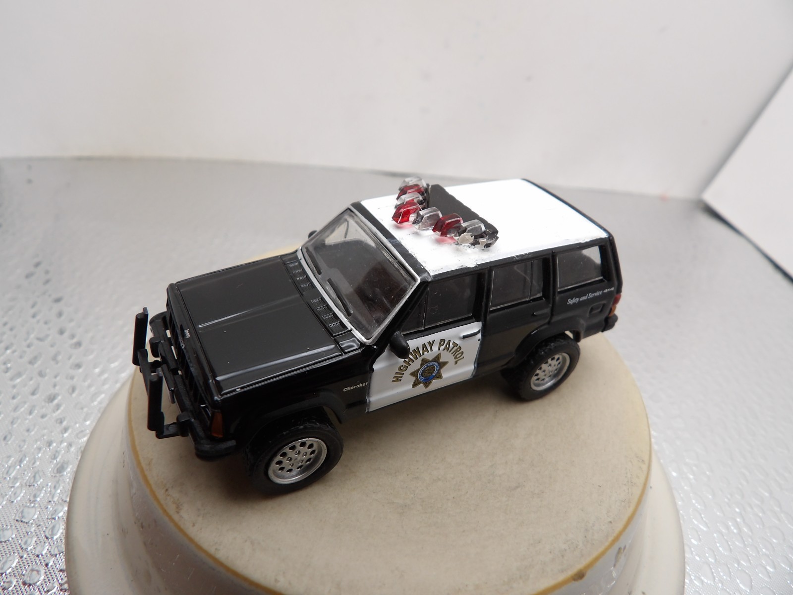 1993 JEEP CHEROKEE CALIFORNIA HIGHWAY PATROL 2021 GREENLIGHT HOT PURSUIT 1:64