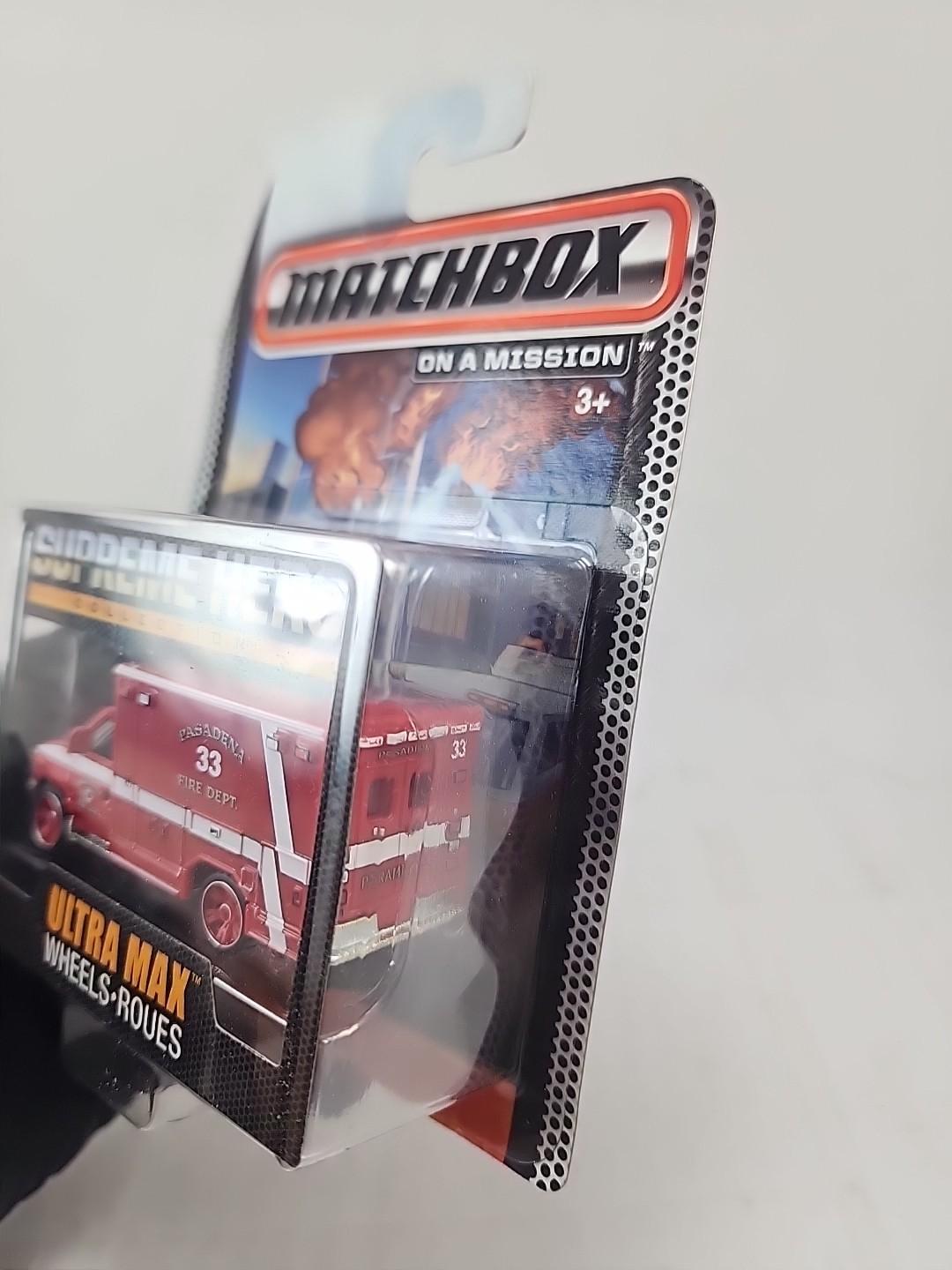 MATCHBOX Ford E-350 Ambulance Supreme Hero Collection 2015
