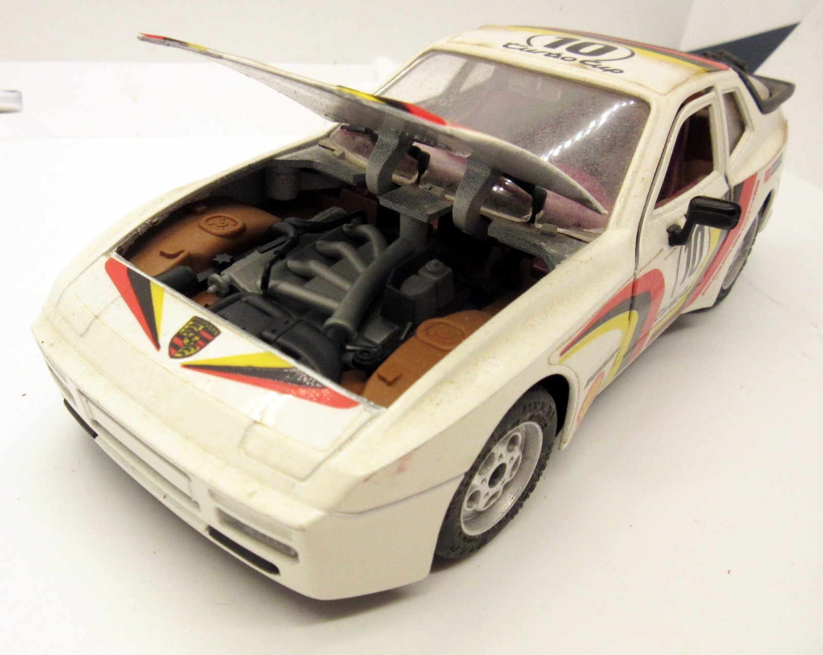 Majorette Porsche 944 Turbo, 1/24, Opening hood, doors & trunk