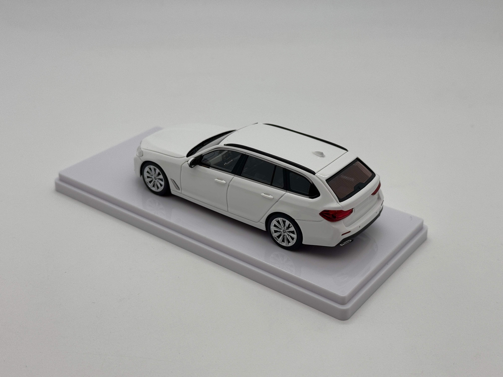 STARS 1/43 BMW 5 Series Touring UK Emergency Vehicle DIY Bundle
