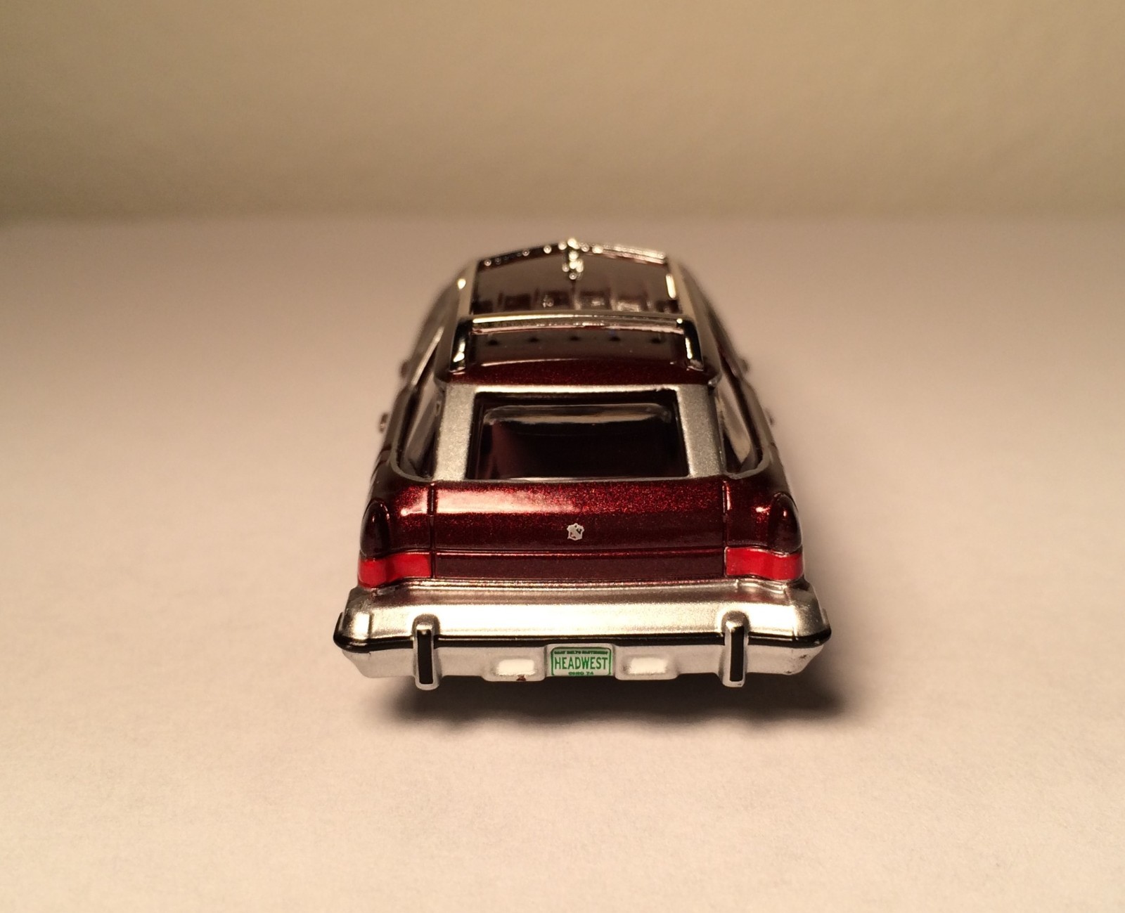 Auto World AW GM 1974 Buick Estate Station Wagon 1:64 1/64 Burgundy Model Car