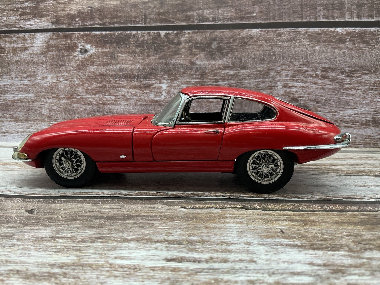 Franklin Mint 1/24 Scale 1961 Jaguar E-Type Coupe Model