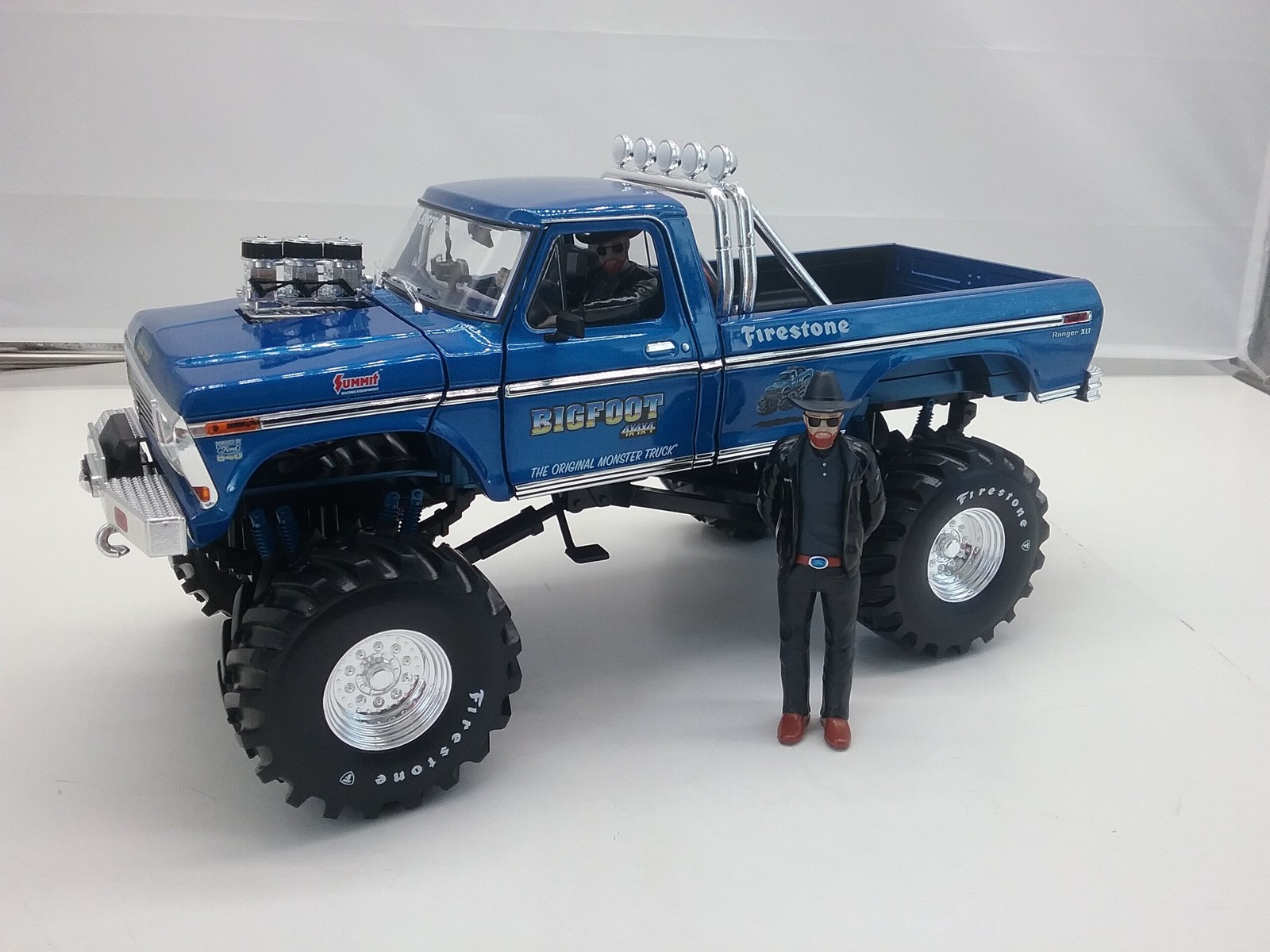 Rare Bob Chandler Figurines Edition Bigfoot #1 Monster Truck 48 Inch tires 1:18