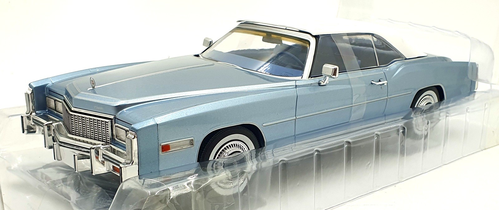 MCG 1/18 Scale Diecast MCG18472 – Cadillac Eldorado Convertible – Met. Lt. Blue