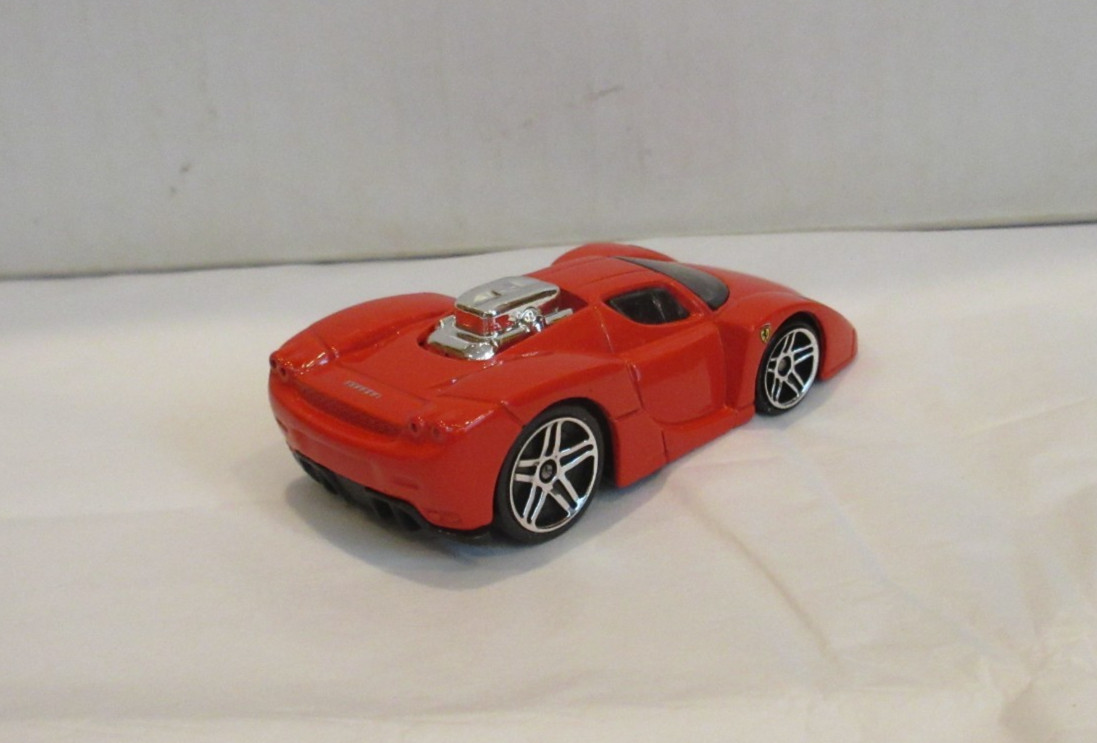 2004 HOT WHEELS ~ RED TOONED ENZO FERRARI ~ MINT ~