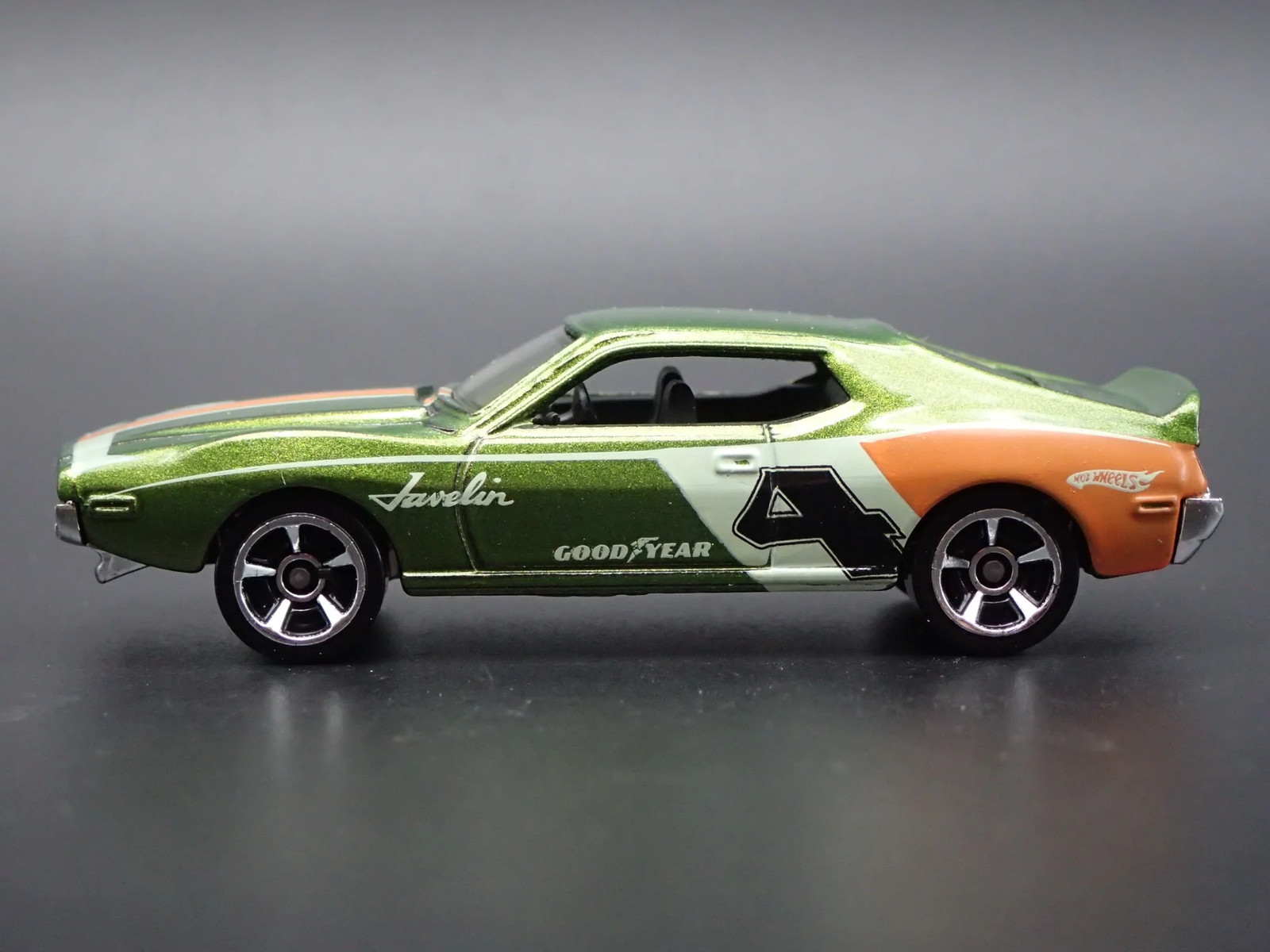 1971 71 AMC JAVELIN AMX RARE 1:64 SCALE COLLECTIBLE DIORAMA DIECAST MODEL CAR