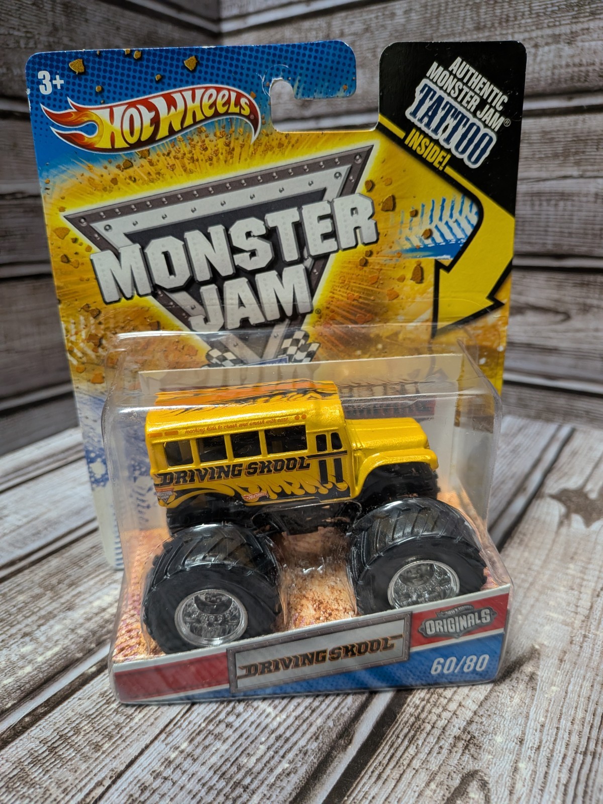 Hot Wheels Monster Jam Driving Skool Bus Monster Truck 1:64