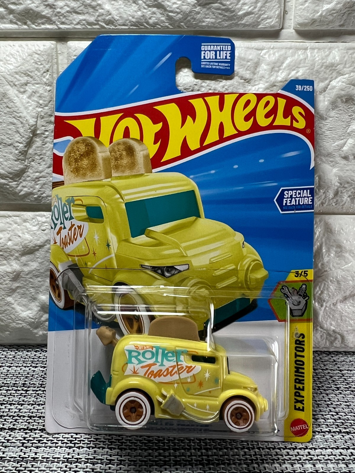 Hot Wheels Experimotors 3/5 Roller Toaster 39/250 Special Feature Yellow