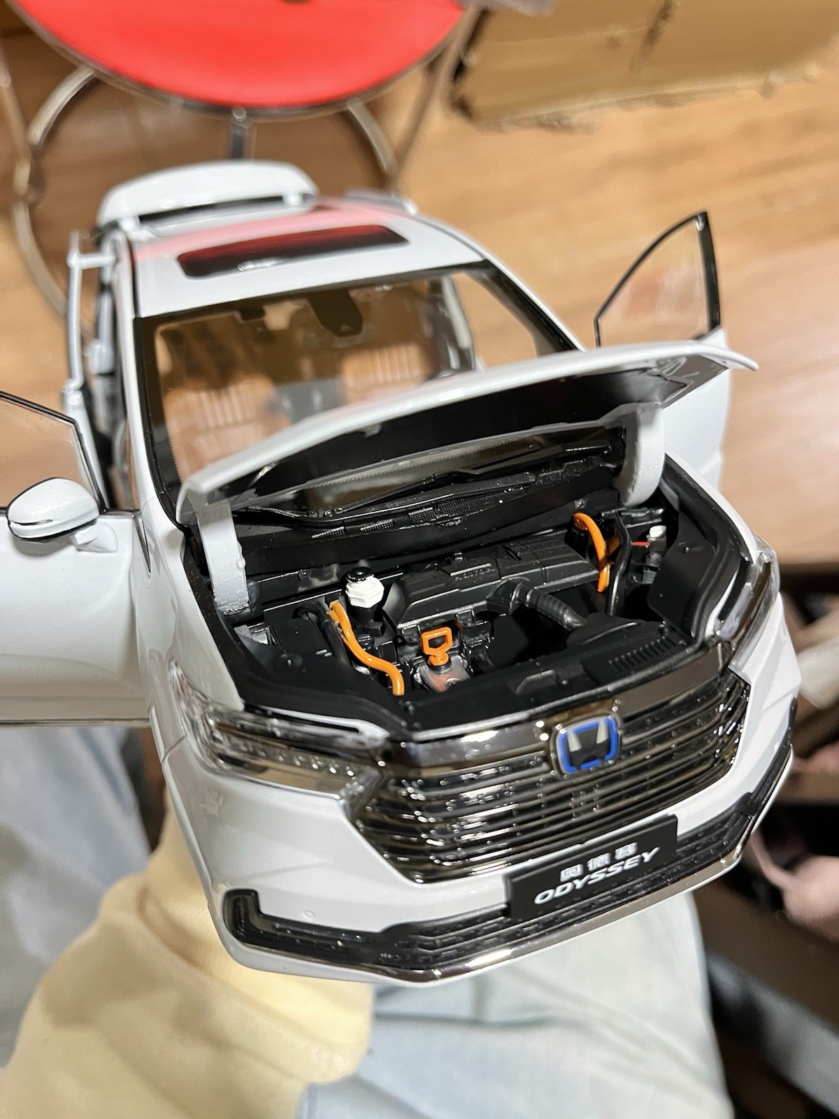 1:18 Scale Honda Odyssey Absolute Black Edition White Diecast Model With Base
