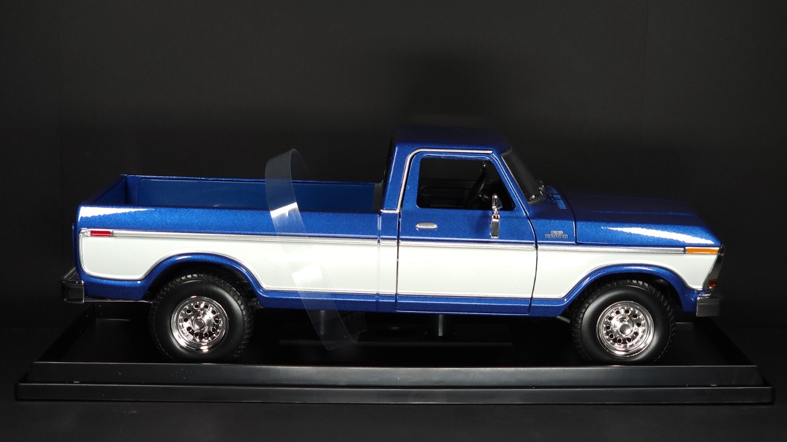 1979 Ford F150 Pick-up Blue Maisto 1:18 New Exclusive Style Special Edition