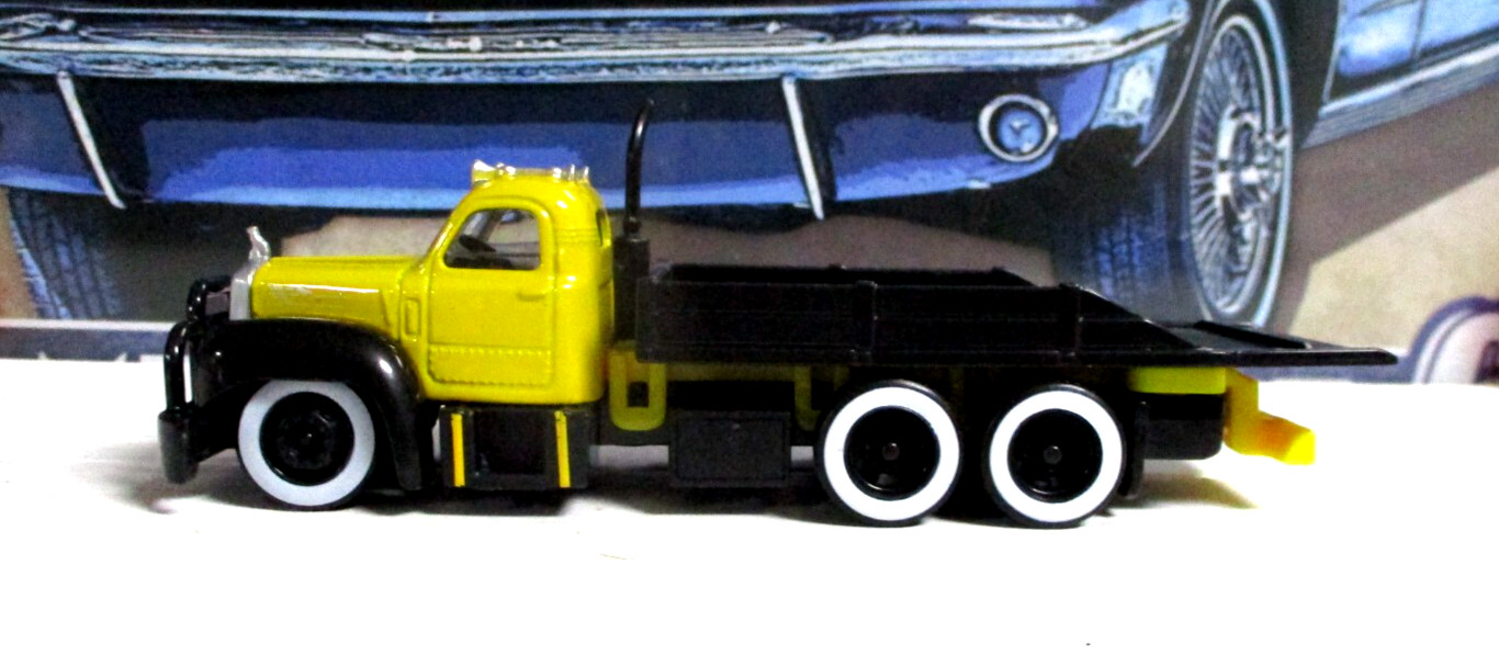 Maisto 1953 Mack B 61 Flatbed Transport New/Loose Metal/Plastic Rubber Tires!