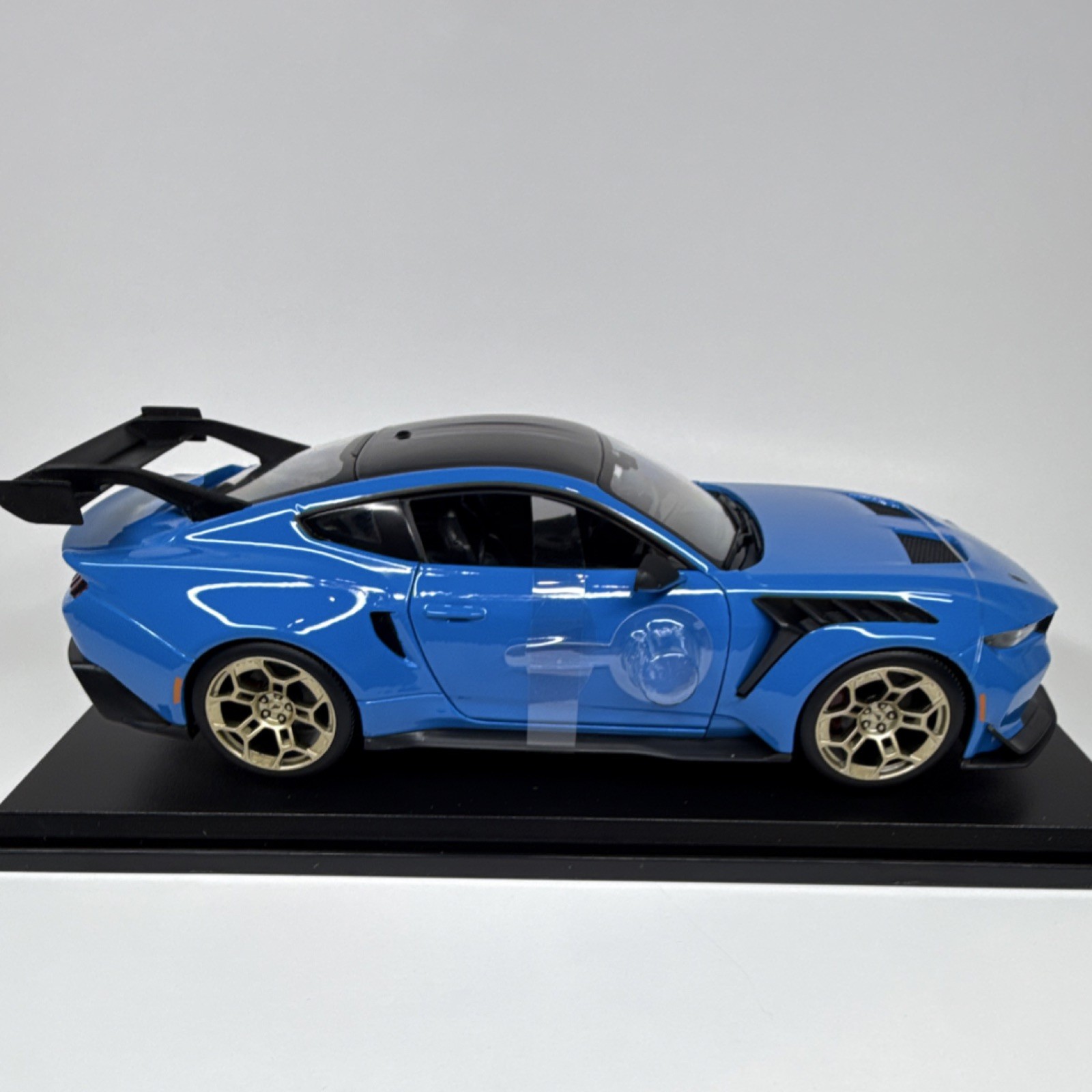 Maisto 1:18 Ford Mustang GTD Diecast Car Blue Black 2025 With Stand