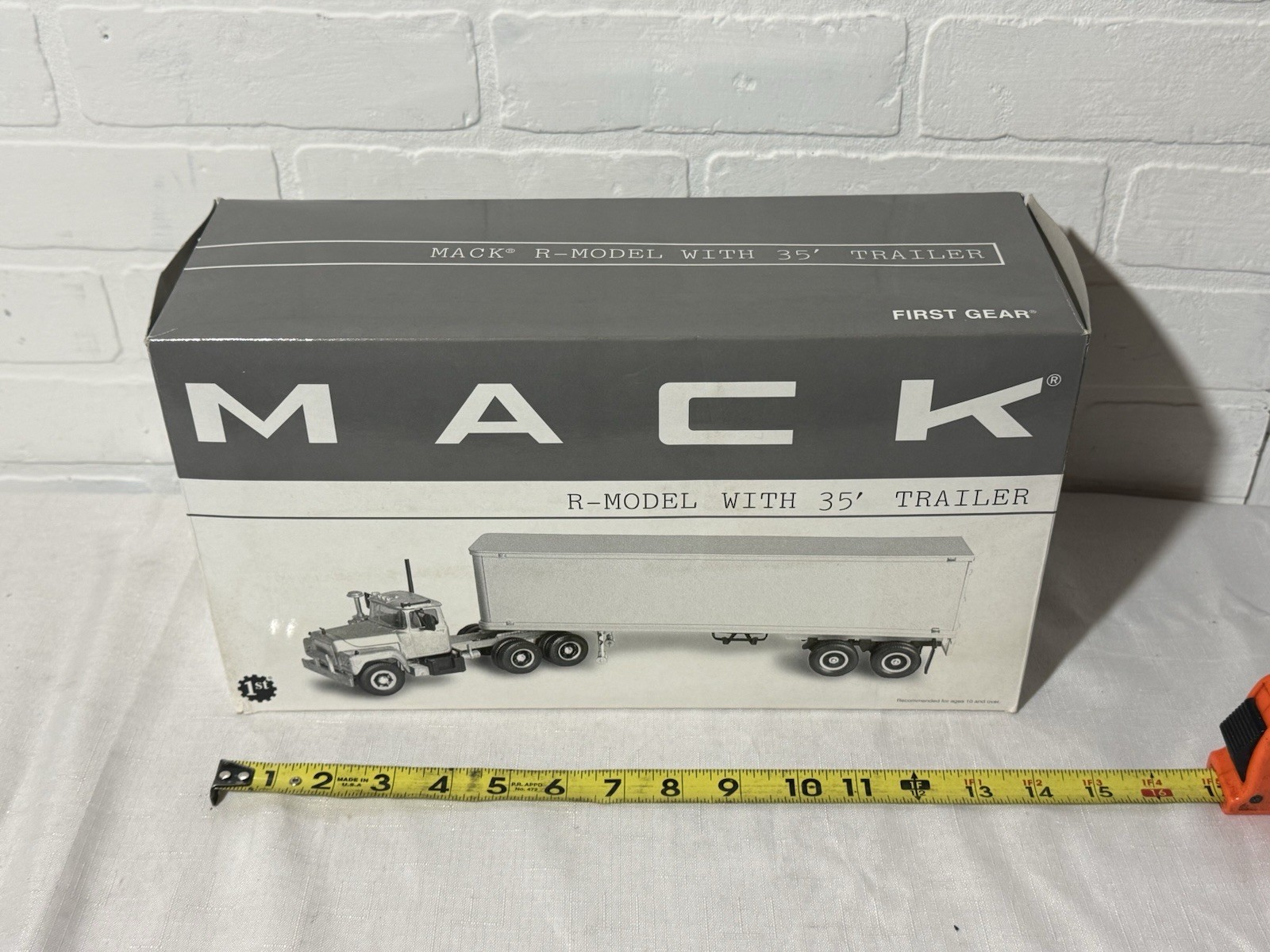 First Gear 19-2629 Ray Meyer Mack R-Model Tractor with 35′ Box Trailer NIB