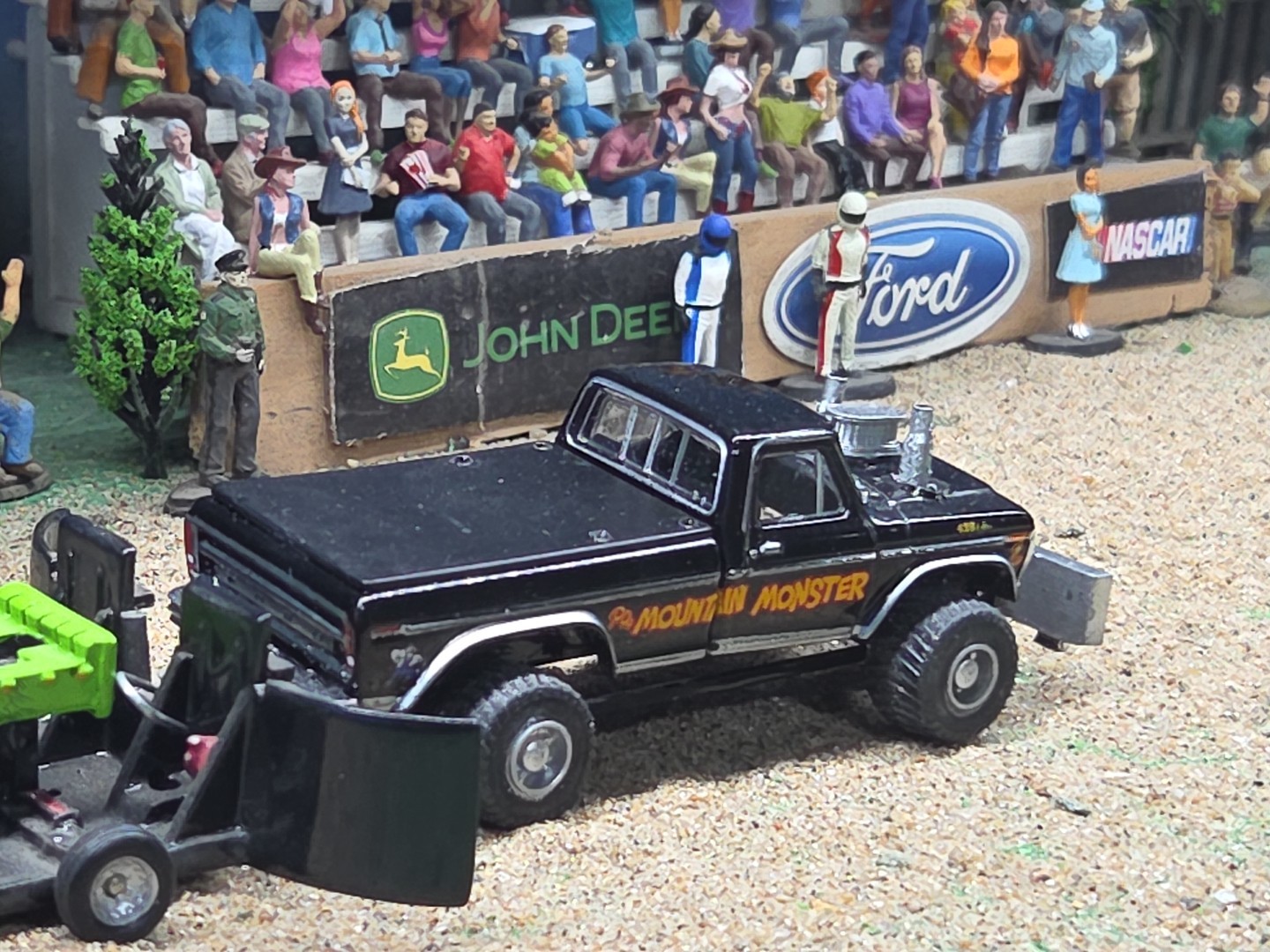 CUSTOM BUILT 1:64 GreenLight 1979 FORD HOT ROD PULLING TRUCK ertl puller dcp 460