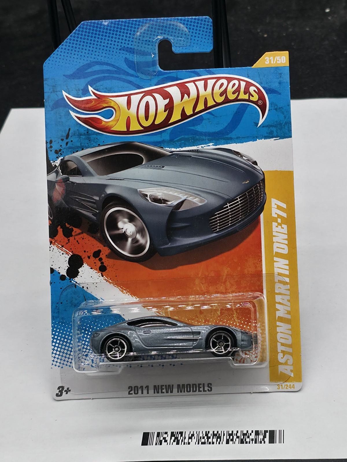 2011 Hot Wheels NEW MODELS #31 ∞ ASTON MARTIN ONE-77 ∞ SILVER SUPER CAR 177