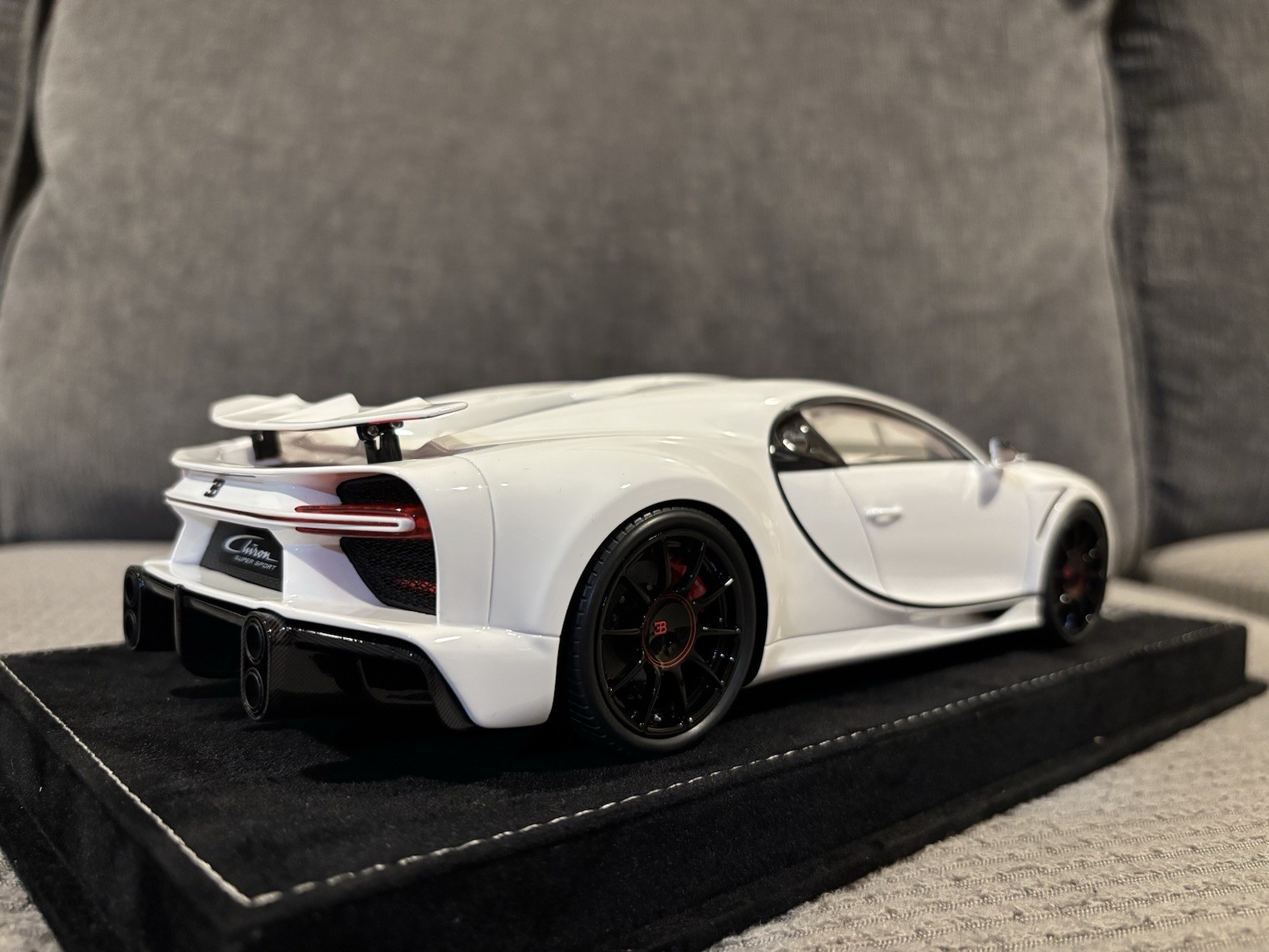 1/18 HH Henson & Heaven Bugatti Chiron Super Sport White/Red Limited 30pcs