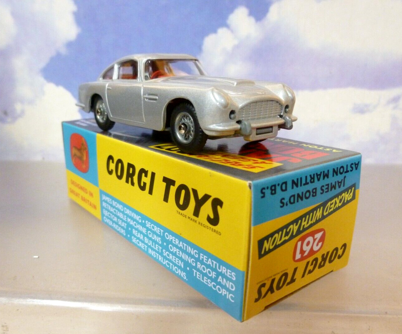 CORGI TOYS 1/46 JAMES BOND 007 GOLDFINGER 1963 ASTON MARTIN DB5 SILVER RT26101S