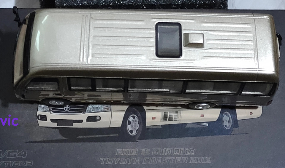 1/64 Scale Coaster 2013 Minibus Alloy Diecast Model – Collectible Car Ornament