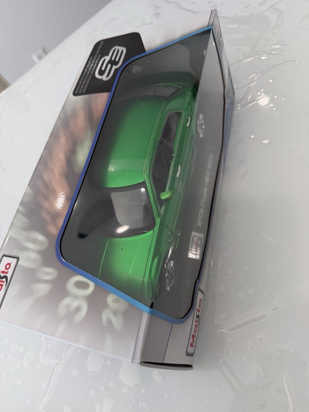 2005 Chrysler HEMI 300C Green 1:18 Scale Diecast Model Car Maisto SpecialEdition