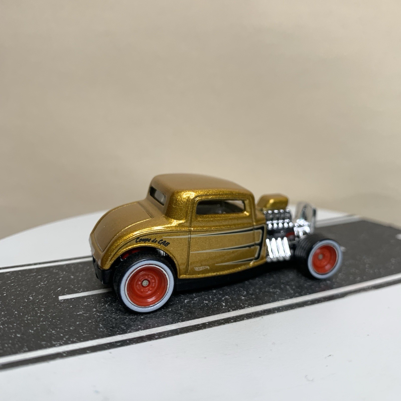 CUSTOM Hot Wheels 1932 Ford Coupe Gold Metallic w/Red Steelie White Wall RR 1:64