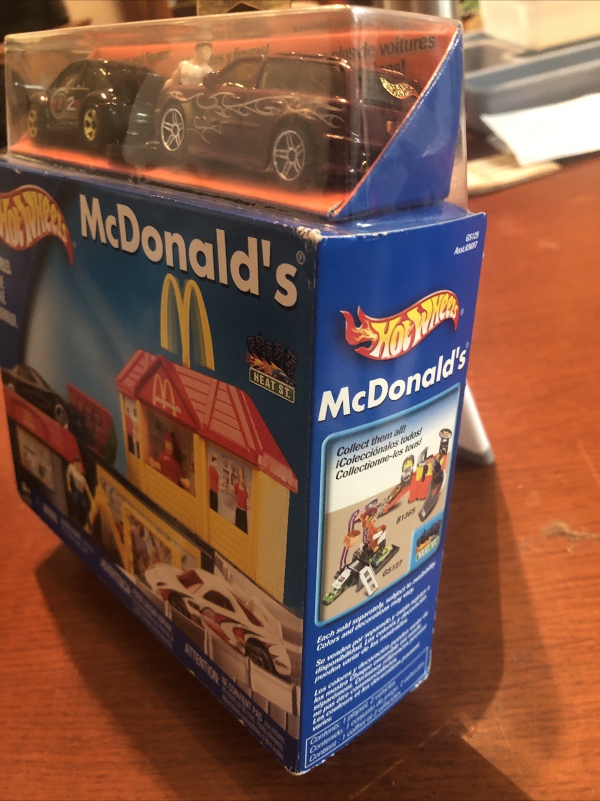 Hot Wheels McDonald’s Drive-Thru Sto & Go Playset VW Volkswagen Beetle Boom Box