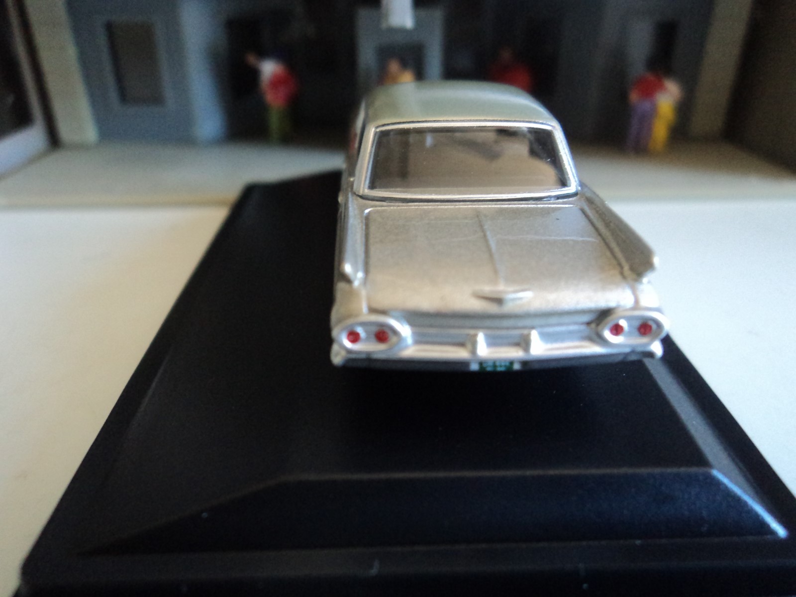 Oxford 1961 CADILLAC SEDAN DeVILLE Aspen Gold 1/87 HO diecast car GM