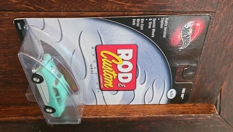 Hot Wheels Magazine Series ” HOT ROD” & “ROD and CUSTOM” (#256)