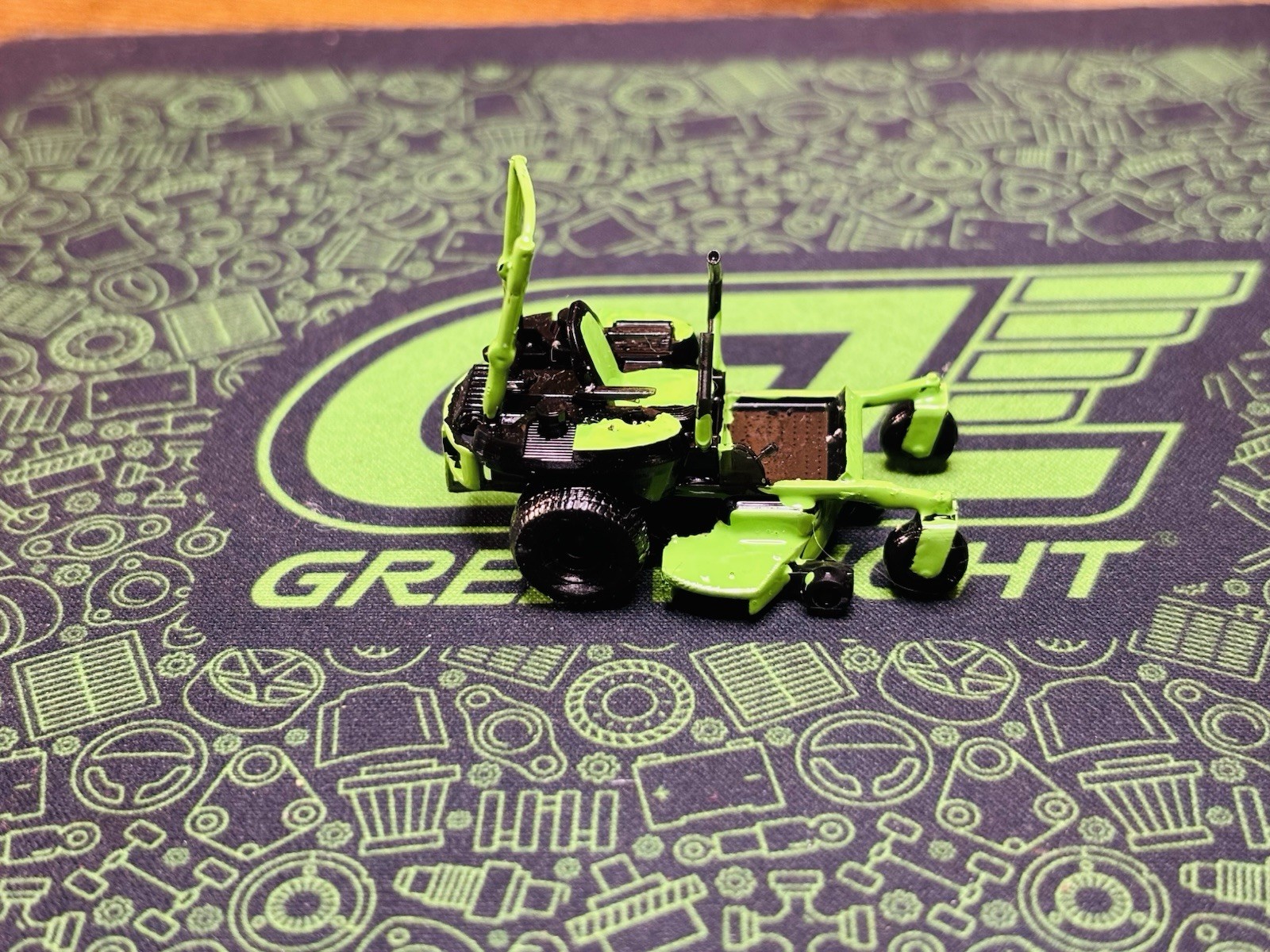 1/64 Green 3D Printed Zero Turn Lawn Mower For Farm Diecast Diorama Greenlight