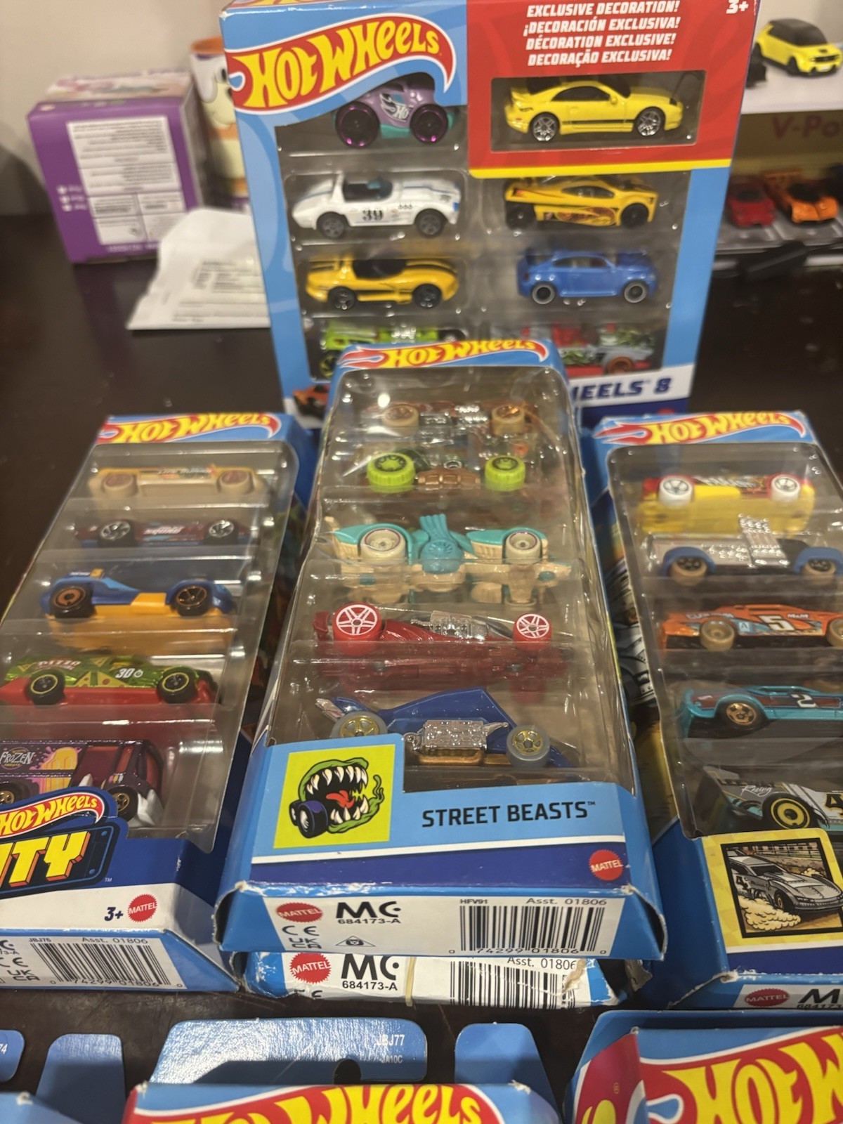 Lot of 7 Hot Wheels 5 Car Gift Packs NEW Plus 2 Maisto 5 Cars- One 8 Cars Pack