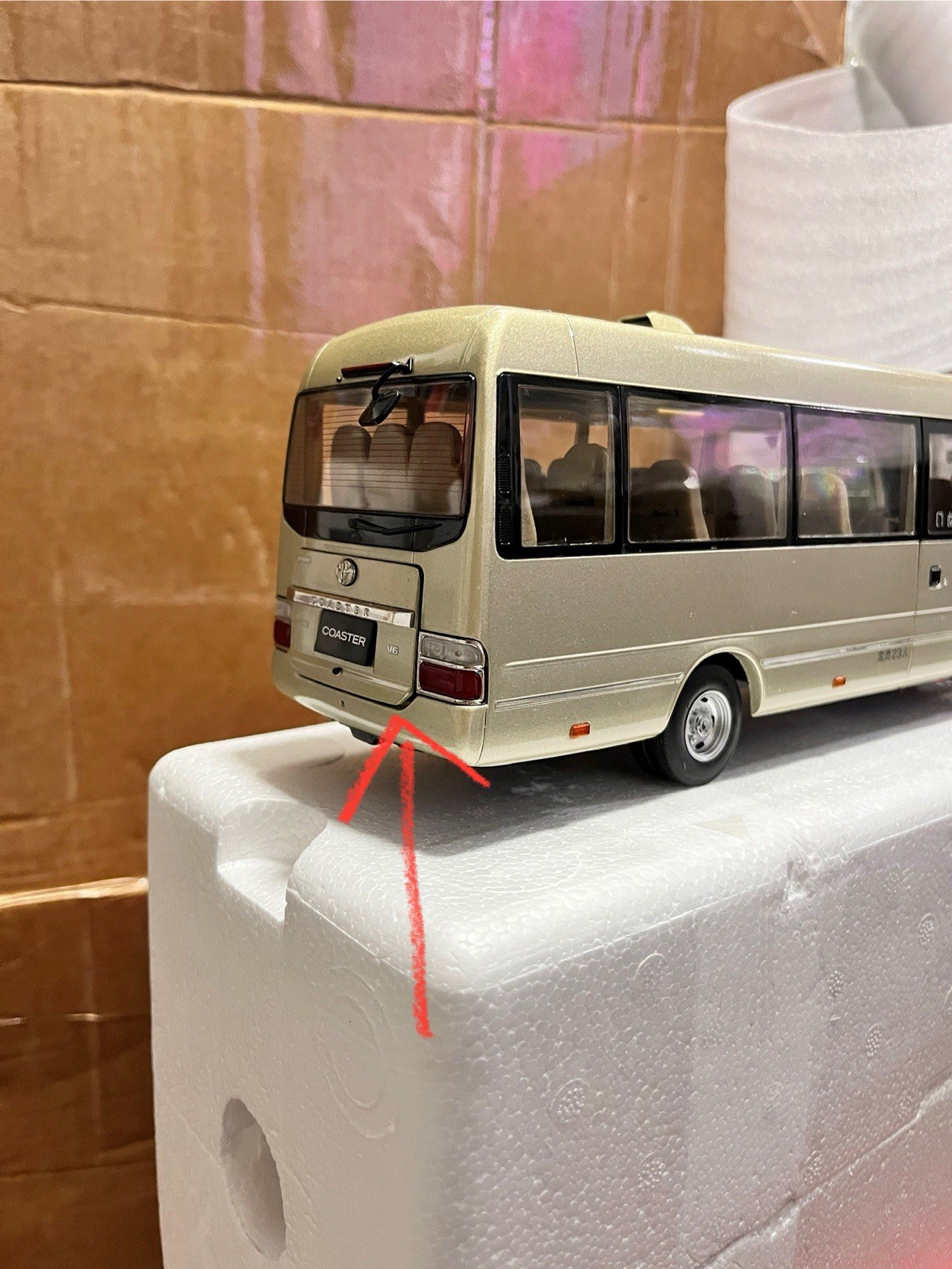 1:24 Scale Toyota Coaster Liesse Passenger Minibus Diecast Model Car
