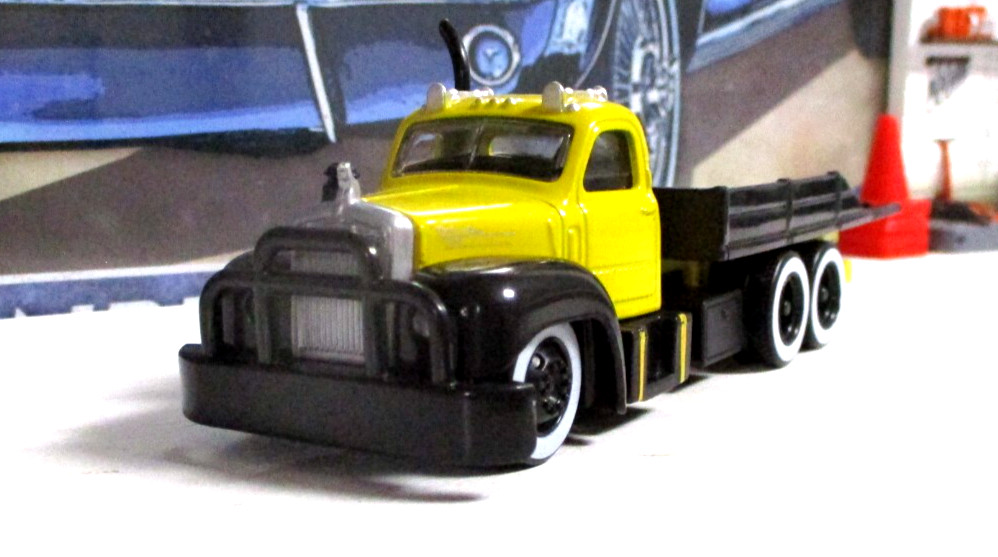 Maisto 1953 Mack B 61 Flatbed Transport New/Loose Metal/Plastic Rubber Tires!