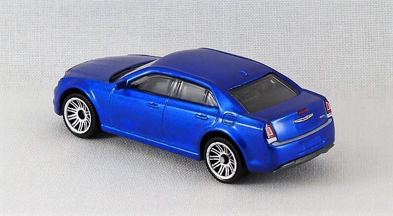 2022 Matchbox 2015 Chrysler 300 – Metalflake Blue – Loose