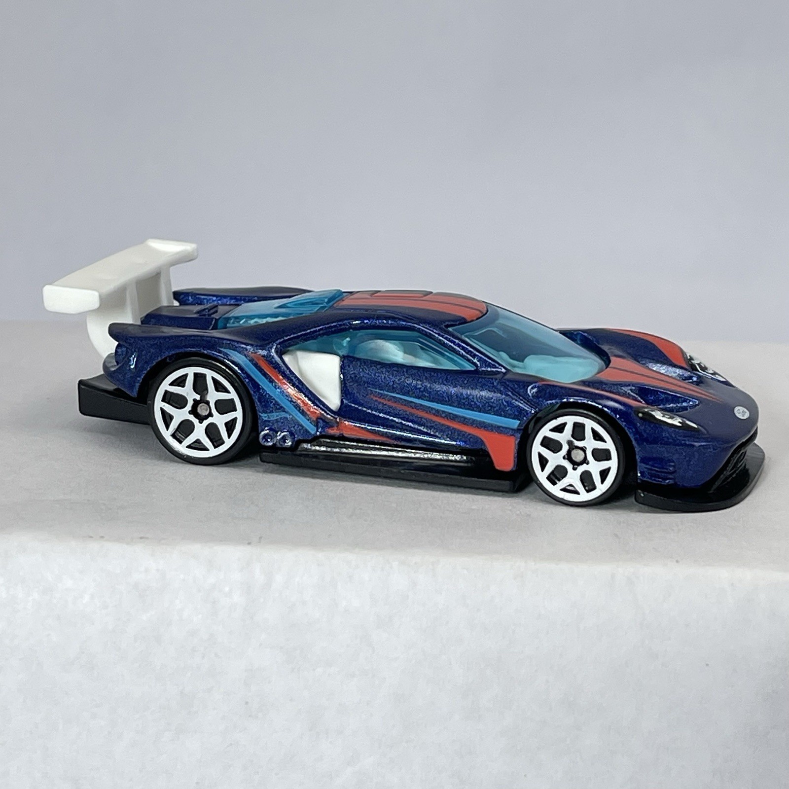 2022 Hot Wheels 16 Ford GT Race Blue Red ’23 HW Motor Show Diecast Plastic Car