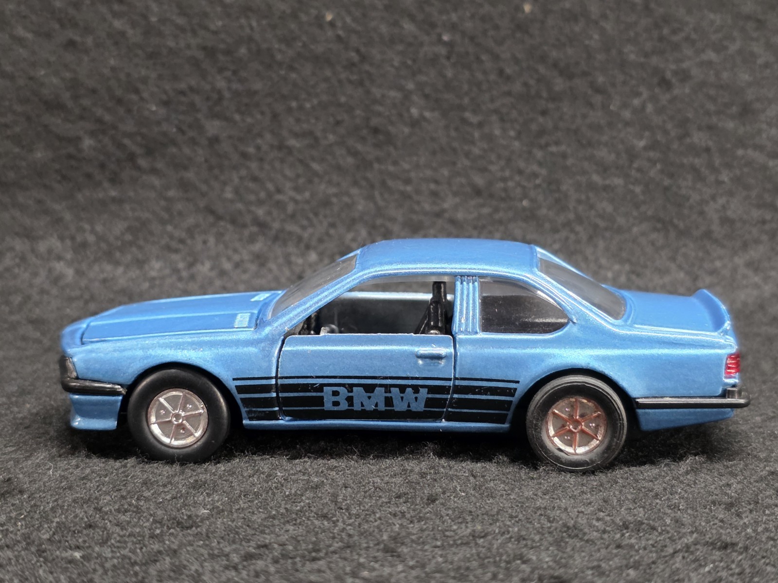 1/41 Sunnyside SS-907 BMW 635 CSi Pullback – Blue